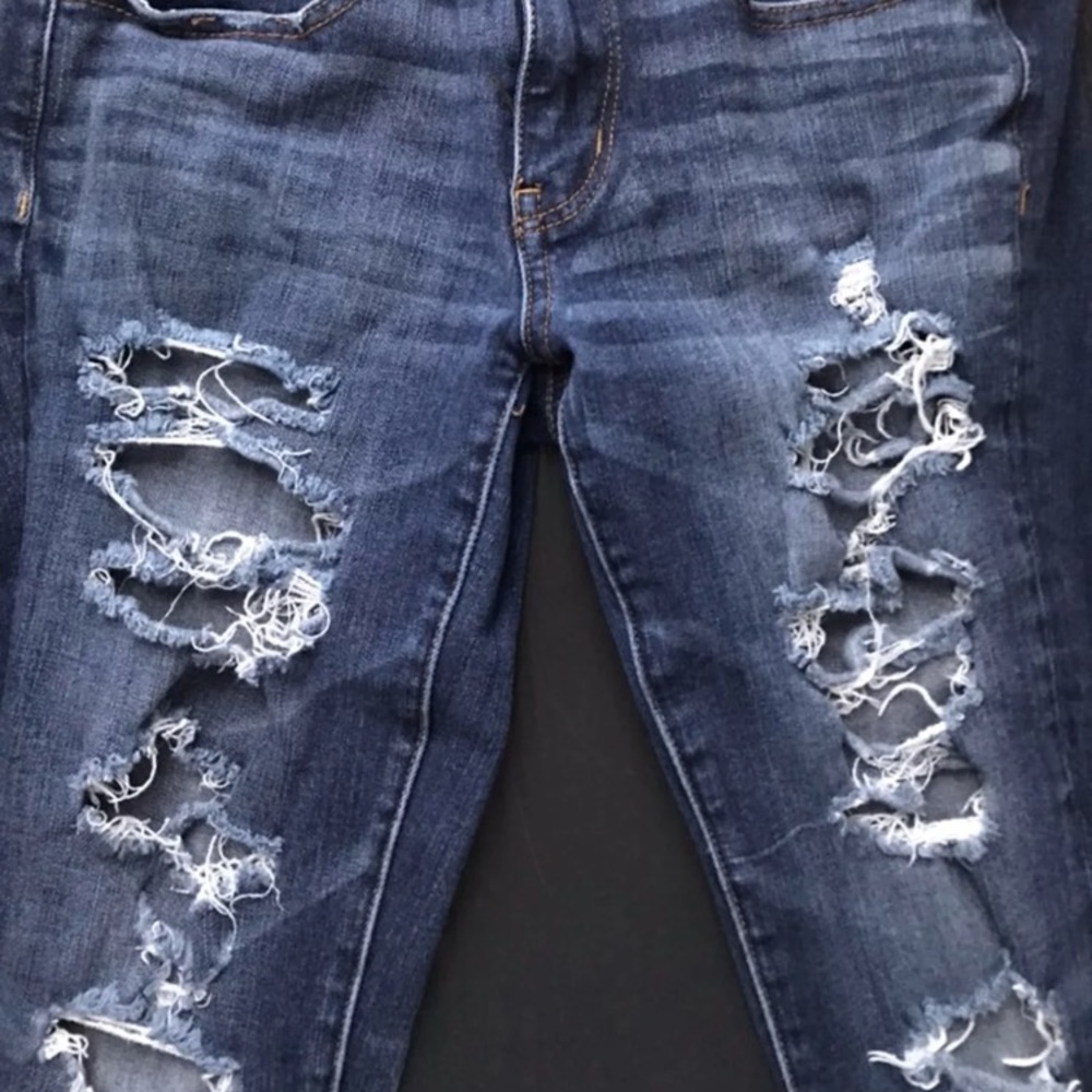 American Eagle distressed jegging